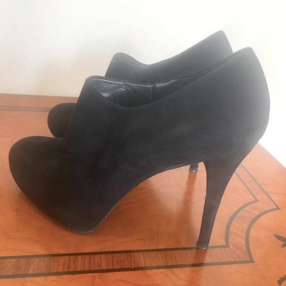 Stuart Weitzman Booties - Picture 1 of 7